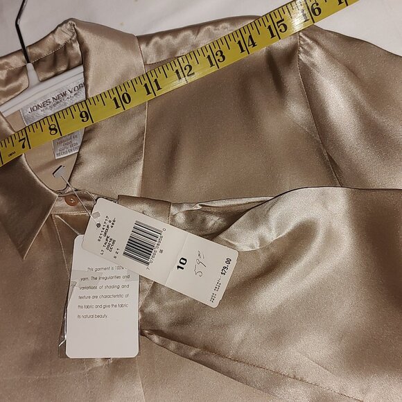 JONES NEW YORK 100% SILK BLOUSE LONG SLEEVES SHIRT TAIL HEM LGT TAUPE NWT SZ 10 - Picture 5 of 7